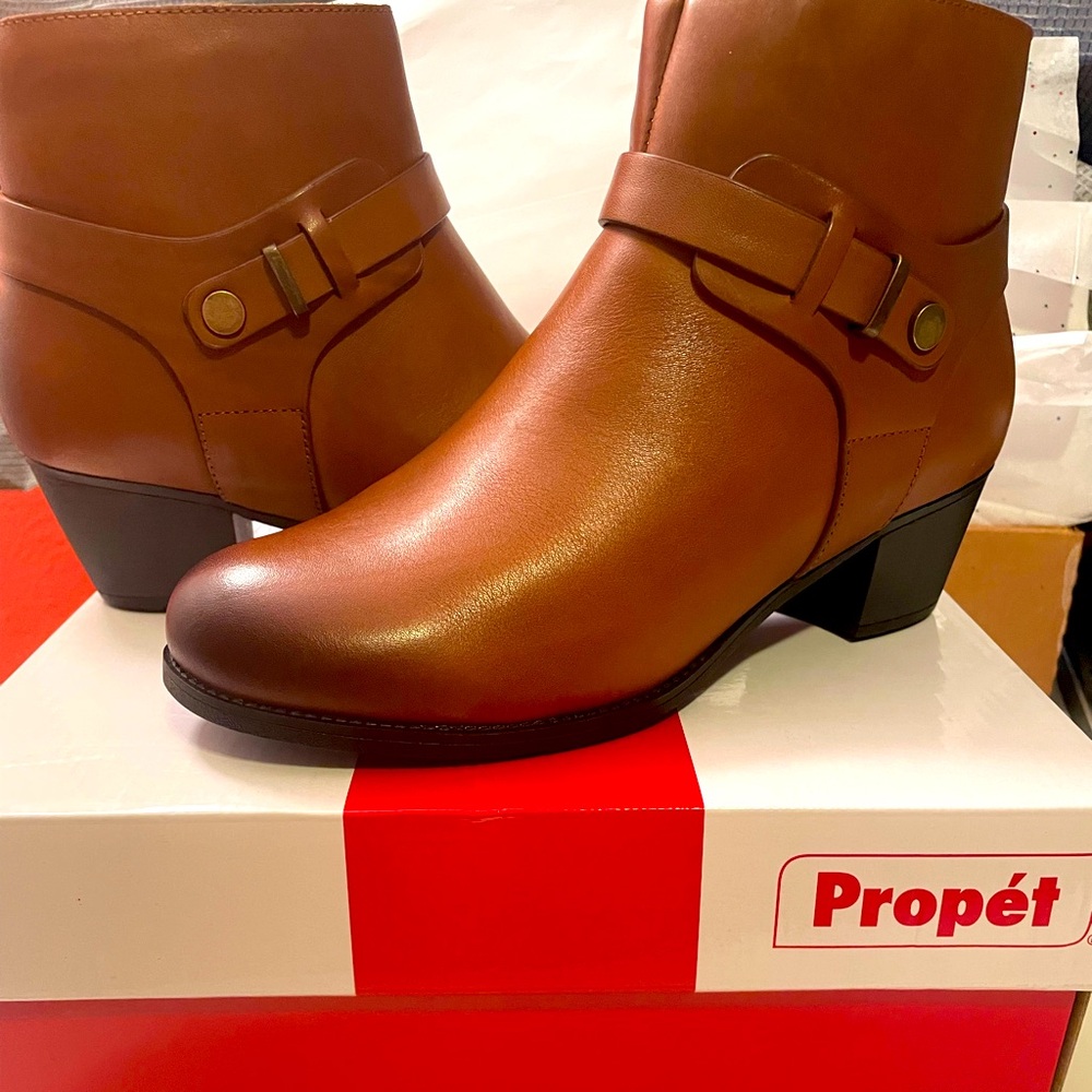 Propet Women's Tan Ankle Booties comfortable NWT fall 3” Heel side zipper